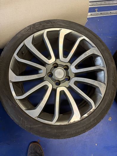 22 inch Range Rover vouge wheels and good tyres