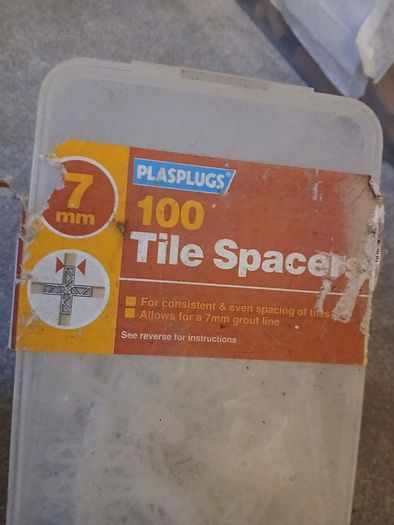 Plasplugs 7mm and 4mm tile spacers