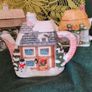Cottage House teapots Image 6