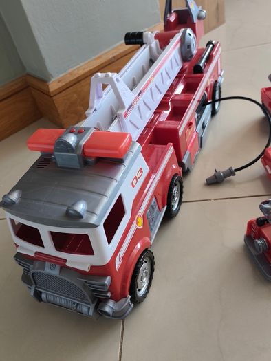 Paw patrol fire engines and figures