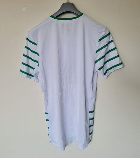 2016/17 umbro ireland away shirt Size xl Pit to pit 23" white In excellent condition