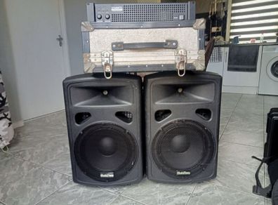 Dj speakers and amplifier