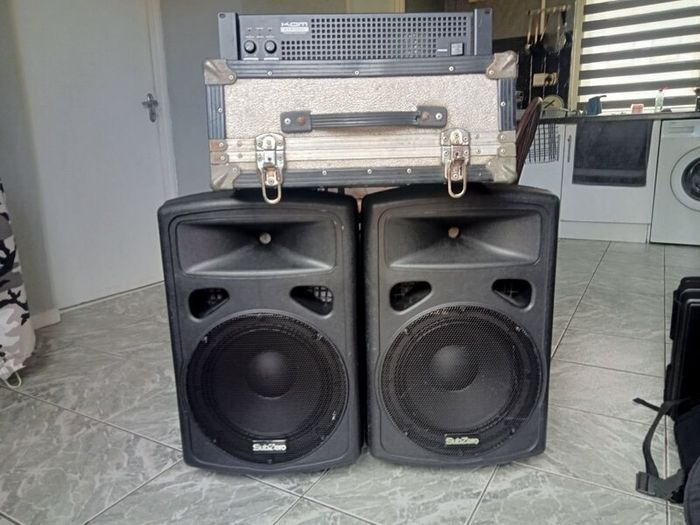 Dj speakers and amplifier