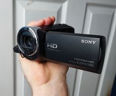 Sony HDR-CX240 Camcorder Video Camera