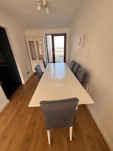 extendable dining table & 6 chairs