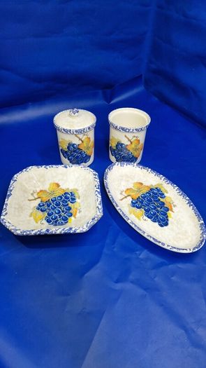 Italian Ceramic Set  Due Torri  Grapes Design  4 Piece