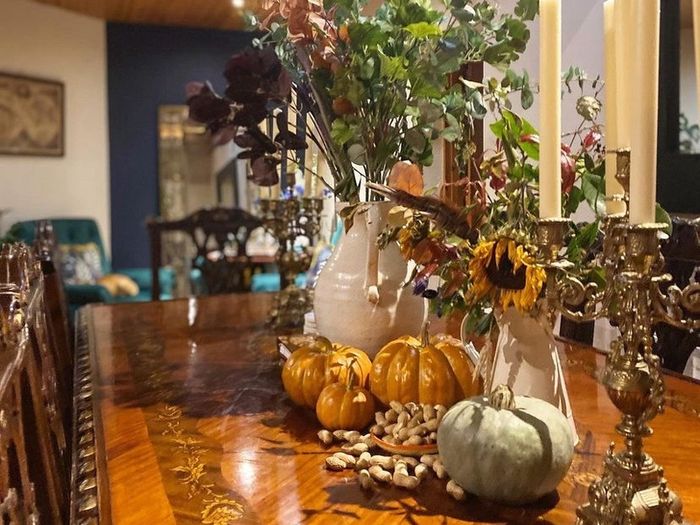 Antique Dinning Table & 8 Chairs
