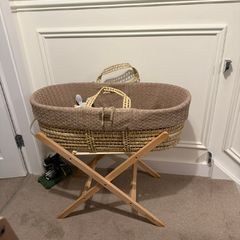Little green sheep Moses basket