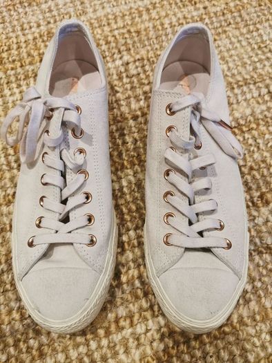 Unisex suede Converse size 10 men's