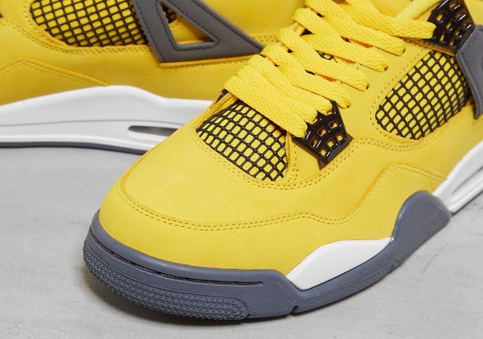 Nike Air Jordan 4 Lightning UK 11 / US 12 DEADSTOCK