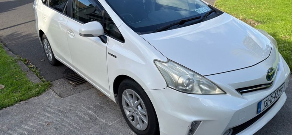 2013 Toyota Prius alfa 7 seater first owner