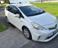 2013 Toyota Prius alfa 7 seater first owner