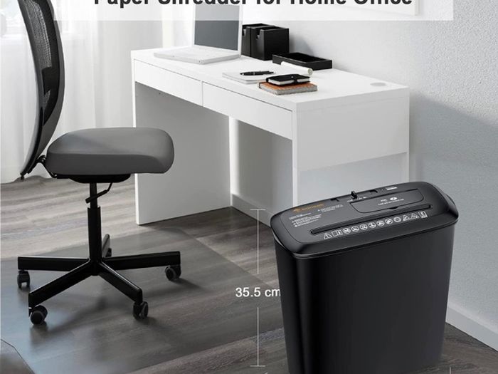 8 Sheet Strip Cut Paper Shredder, A4 Paper, Credit Card and CD/DVD Shredder for Home Use With 13L Wastebasket, Black (FREE POSTAGE)