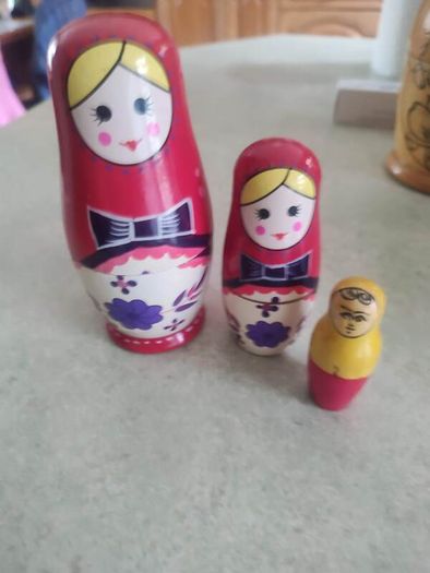 Russian Folk Art Matryoshka Family 4 Wooden Nesting Dolls