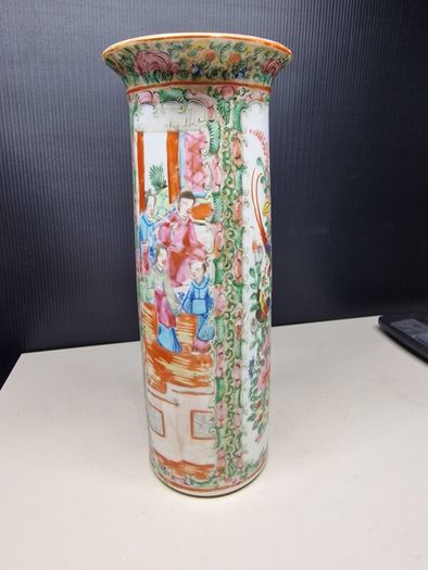 Hand Painted Chinese Porcelain Vase  26 cm Tall
