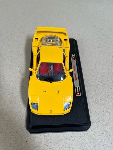 Ferrari F40 1/24 Burago