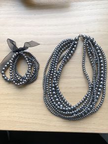 Necklace and bracelet set