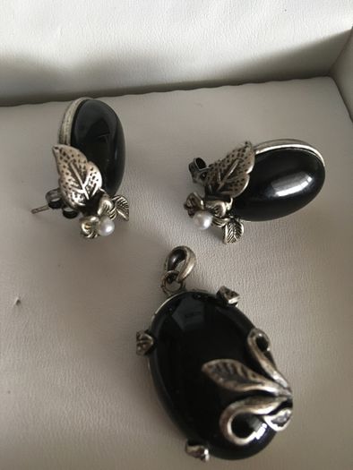 Earrings & pendent set
