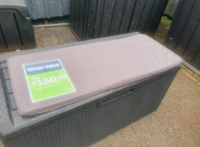 outdoor seat/storage box