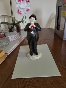Oliver hardy figurine