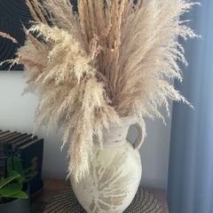 vase with dry flowers