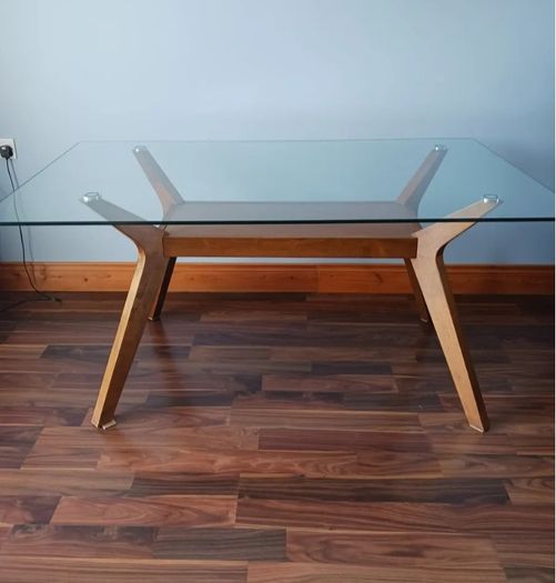Dining room table