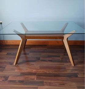 Dining room table