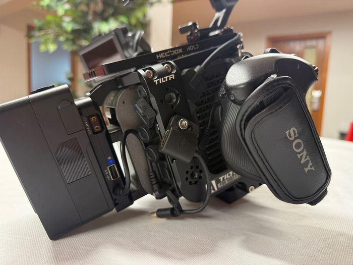 Sony FX6 with TILTA camera cage