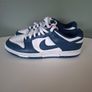 nike runners dunk low size 7.5 uk Image 2