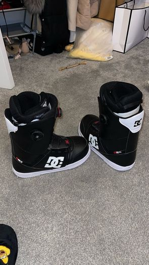 DC snowboarding boots