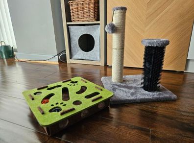 Scratching Post & Interactive Puzzle