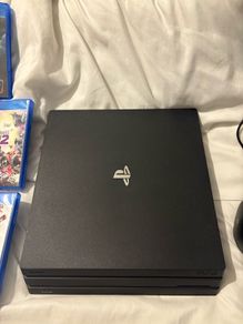 Ultimate Gaming Station: PS4 Pro 1TB + PSVR Full Kit + 46" Samsung TV + 5 Games + 3 Controllers