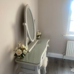 dressing table and mirror