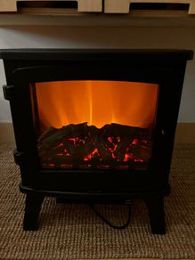 Freestanding log flame effect stove
