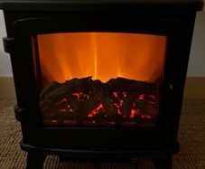 Freestanding log flame effect stove