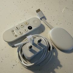 Google Chromecast with Google TV 4K + Voice Remote & UK Plug