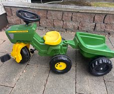 John Deere tractor ride on with trailer