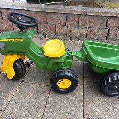 John Deere tractor ride on with trailer