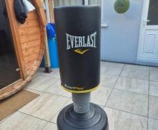 punch bag stand