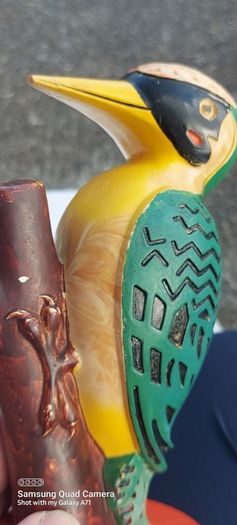 Original bulmers woodpecker display item,collectors item, hard to come by ,little damage on he's beak,,see pictures for condition,,price includes post to anywhere in Ireland, by certificate proof of post, sold as is ..made by Harry E. tunnigcliffe London,