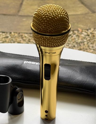 Peavey PVi 2 Gold Dynamic Vocal Microphone with Case & Clip