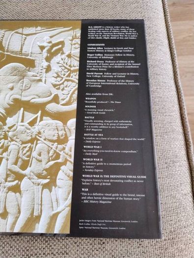 Commanders history's greatest military leaders by R G Grant hardback with dustcover in very good condition coffee table size book 350 pages FREE STANDARD POSTAGE INCLUDED