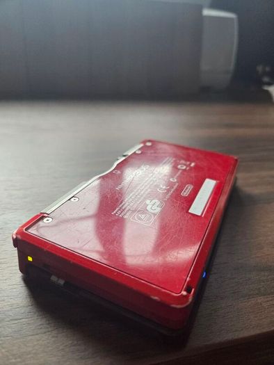 Nintendo 3DS in metallic red