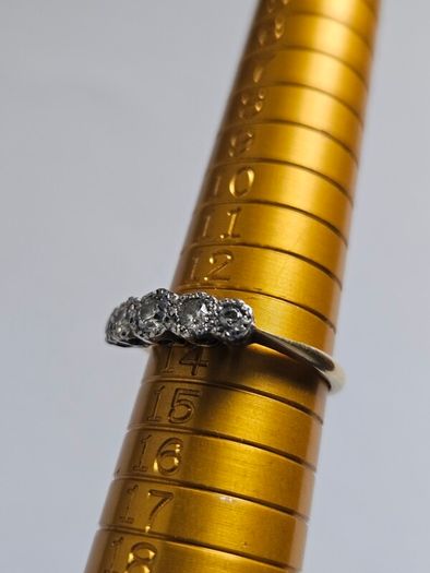 18ct Gold Diamond Ring