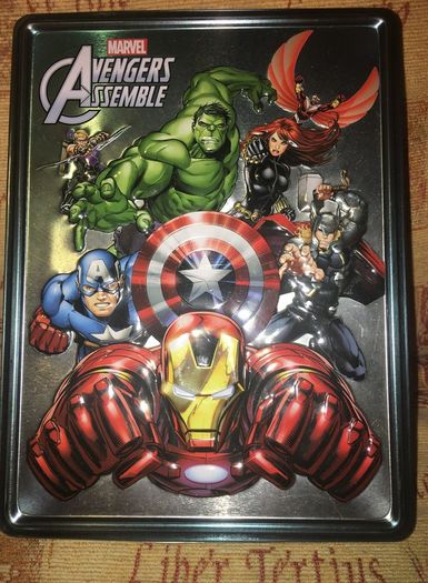 Marvel Avengers Assemble tin (empty)