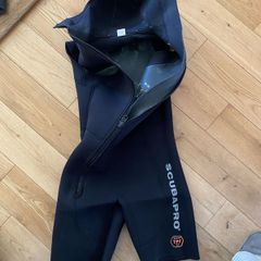 wetsuit
