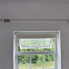 Curtain pole free