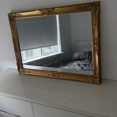 Large Ornate Gold Mirror / Antique Style Gilt Wall Mirror (101cm x 72cm)