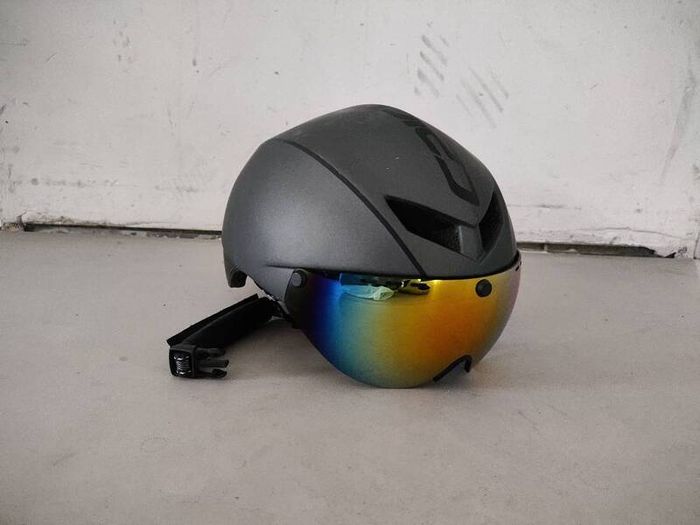 Aero bike helmet