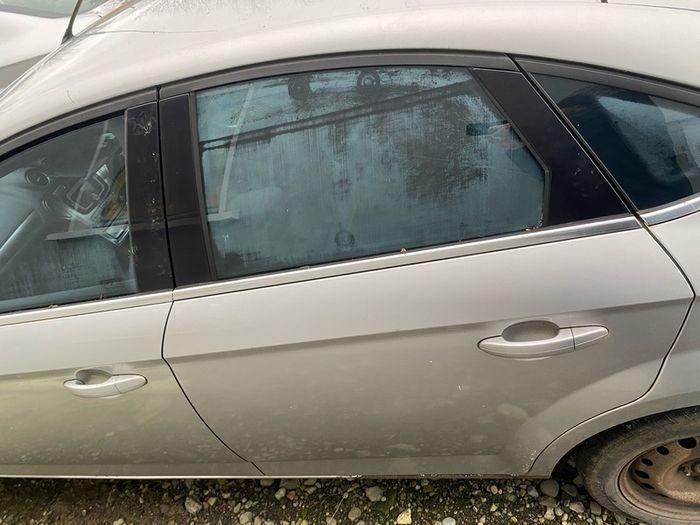 Ford Mondeo mk4 2010 complete rear passenger door.